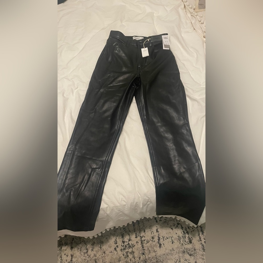 NWT 90s straight ultra high rise Abercrombie leather pant size 4